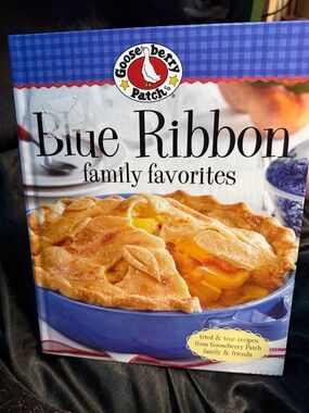Blue Ribbon Family Favorites Cookbook- Tried True recipes from Gooseberry Patch!